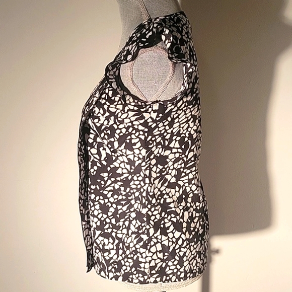 Ann Taylor Black & White Round Neck Blouse, Size: XSP - Picture 4 of 5